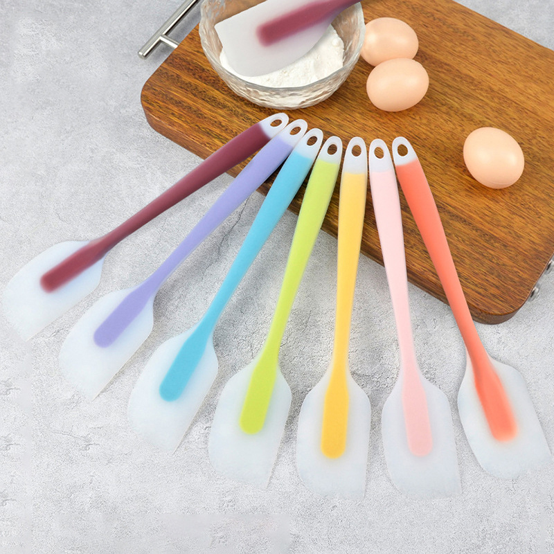 Kitchen Baking Must Haves - 2 Boyutlu Esnek Silikon Kazıyıcı Isıya